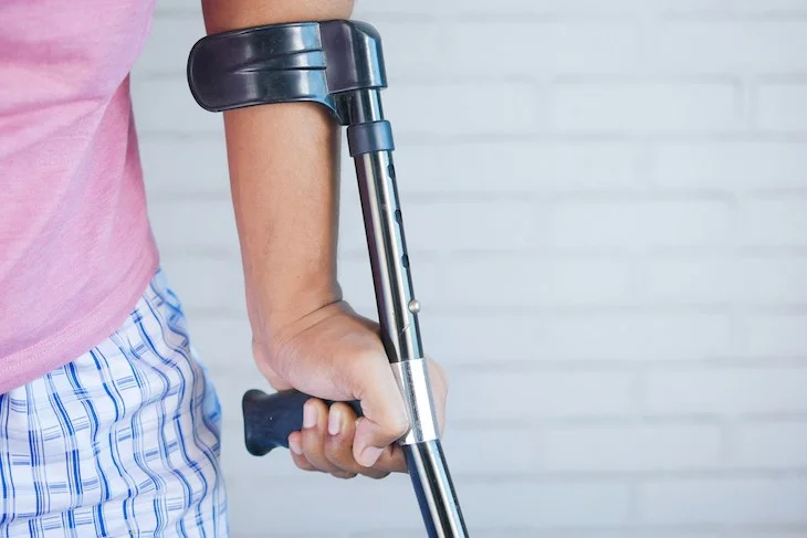 man's arm in crutch